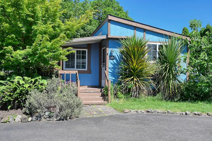 Twin Cedars Picture 4