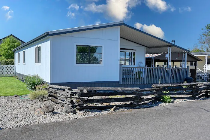 Twin Cedars Picture 9