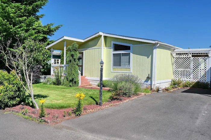 Twin Cedars Picture 3