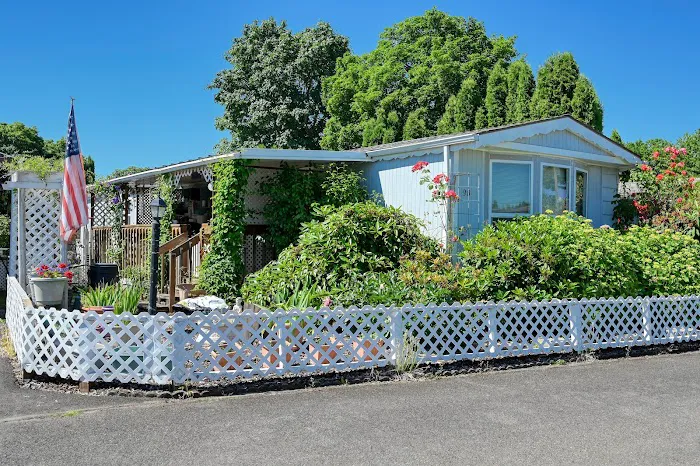 Twin Cedars Picture 6