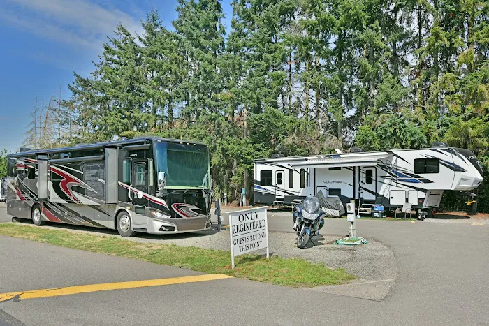 Majestic Mobile Manor & RV Park Picture 3