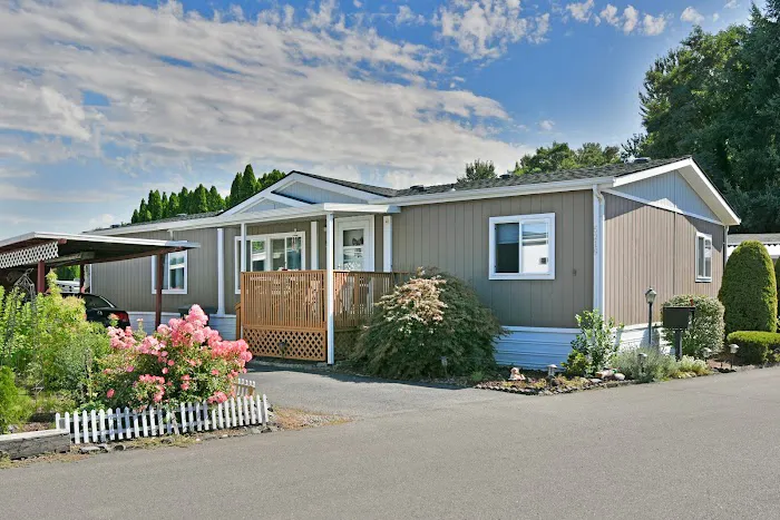 Majestic Mobile Manor & RV Park Picture 7