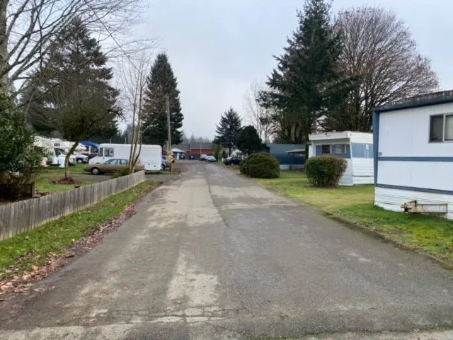 Peninsula Pines Mobile Home & RV Park Picture 4