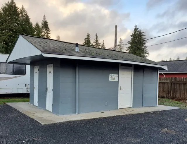 Peninsula Pines Mobile Home & RV Park Picture 6