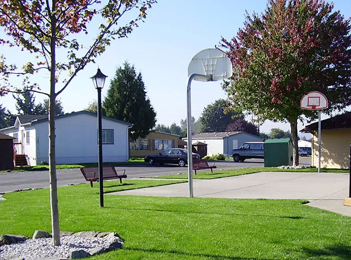 Auburn Manor Mobile Home Community Picture 7