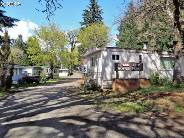 Grand View Mobile Home Park Picture 4
