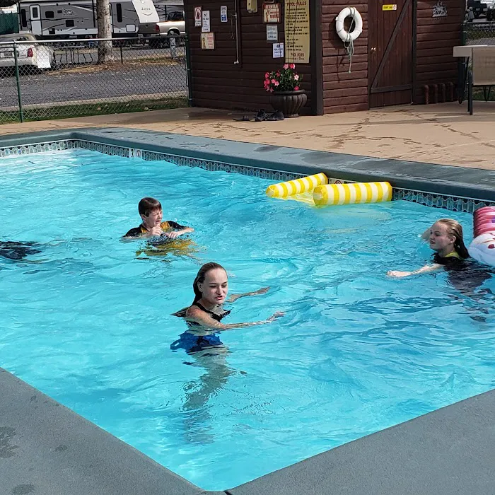 Foster Lake RV Resort Picture 10