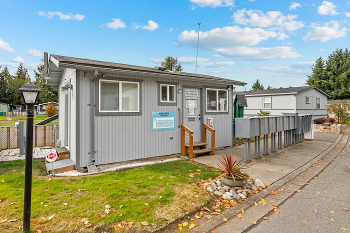 Auburn Green Picture 2