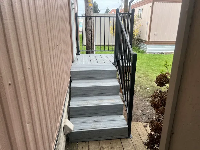 Lee's Mobile Home Park Picture 7