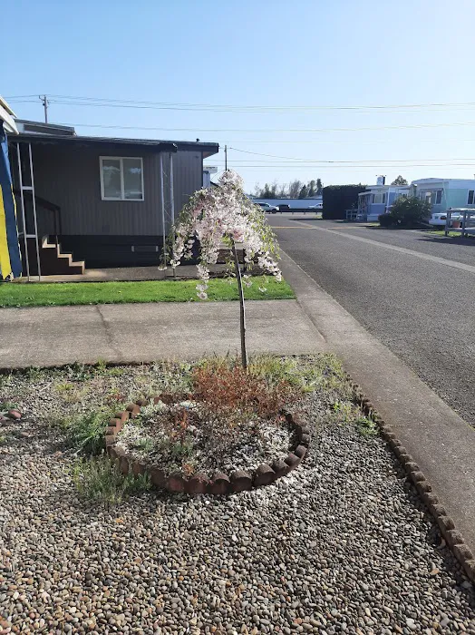 Lee's Mobile Home Park Picture 5