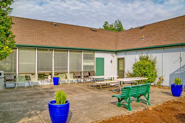 Golden Oaks Picture 8