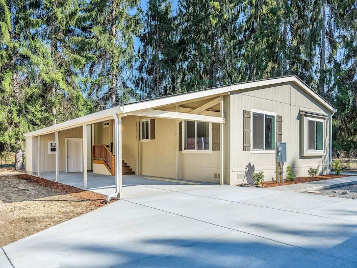 Golden Oaks Picture 1