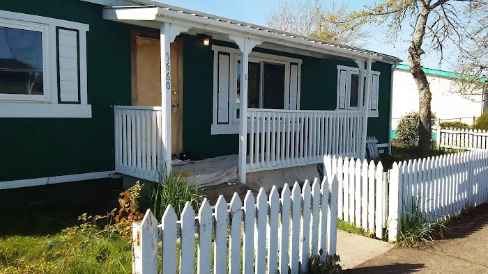 Emerald Isle Mobile Home Park Picture 1