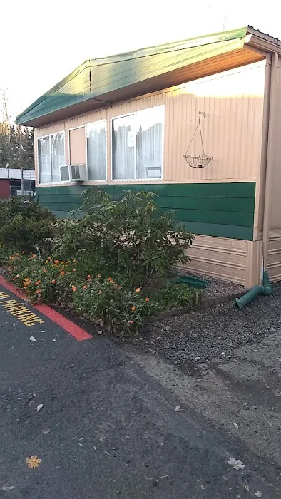 Country Manor Mobile Home Park Picture 10