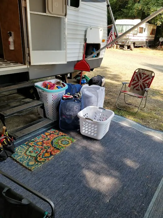 Rest-A-While RV Park Picture 8