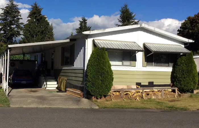 Crestwood Senior Mobile Home Park Picture 4