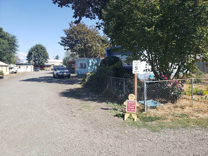 Camellia Park Picture 3