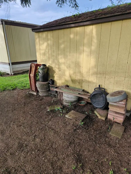 Midway Manor Picture 3