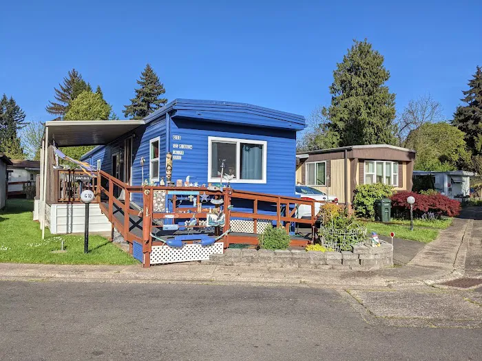 Midway Manor Picture 4