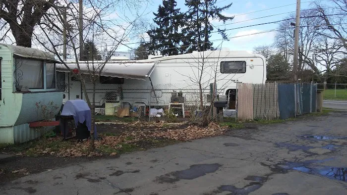 Springfield Mobile Home & RV Park Picture 6