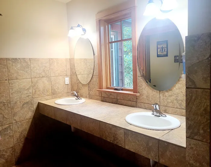 Holiday Farm RV Resort Picture 6