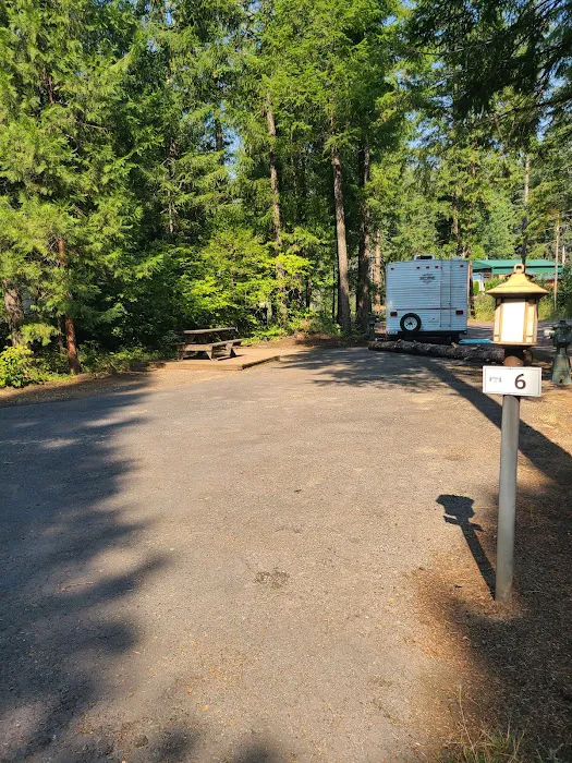 Holiday Farm RV Resort Picture 5