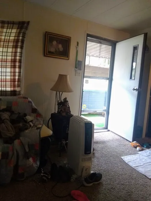 Cedar Mobile Manor Park Picture 8