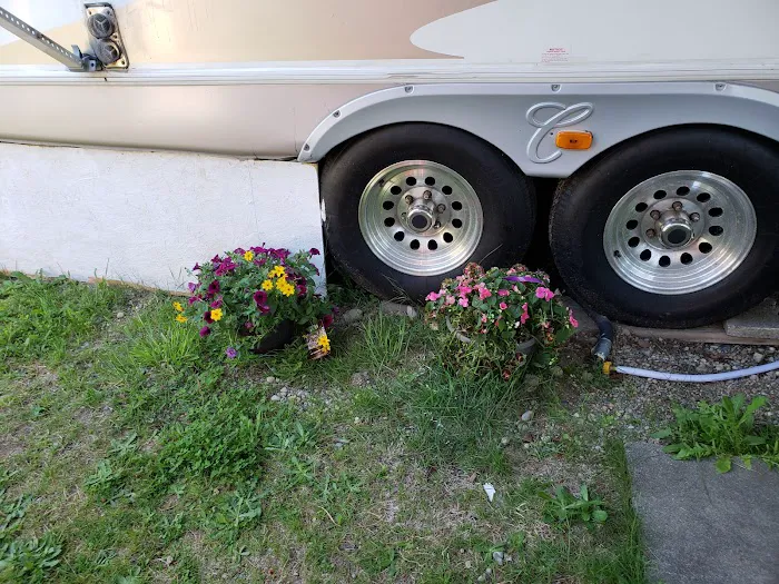 Country Lane Mobile Home Park Picture 3