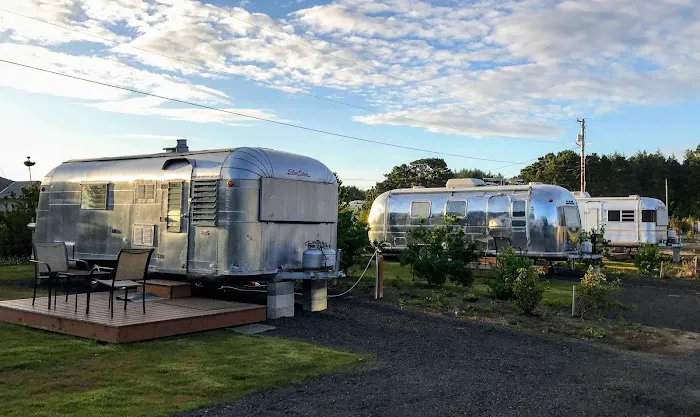 Tiny Tranquility | Tiny House & Vintage RV Park Picture 2