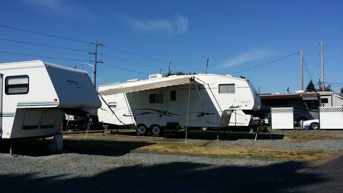 Midway RV & Mobile Home Park Picture 3