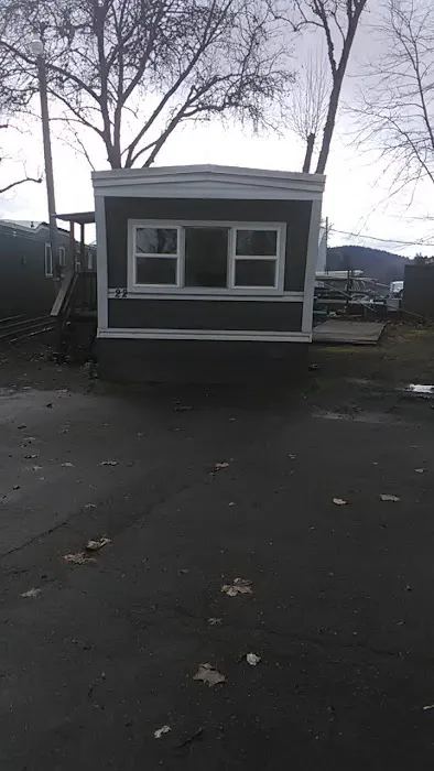 Emerald Valley Mobile Home Park Picture 1