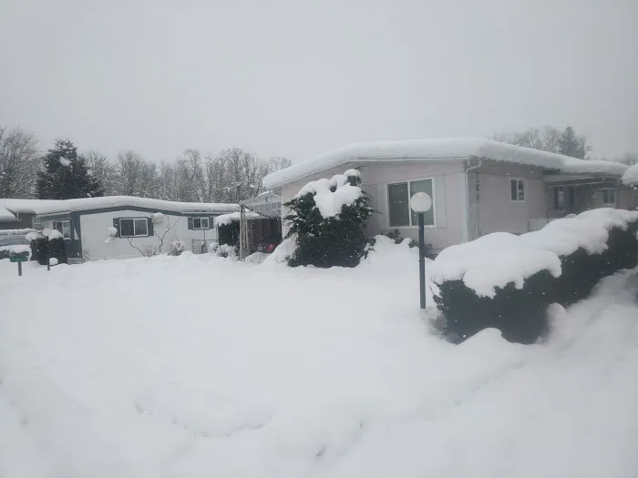 Riverstone Mobile Home Park Picture 4