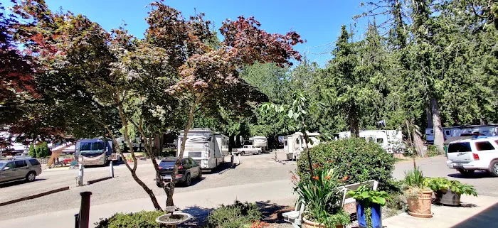 Eagle Tree RV Park Picture 4