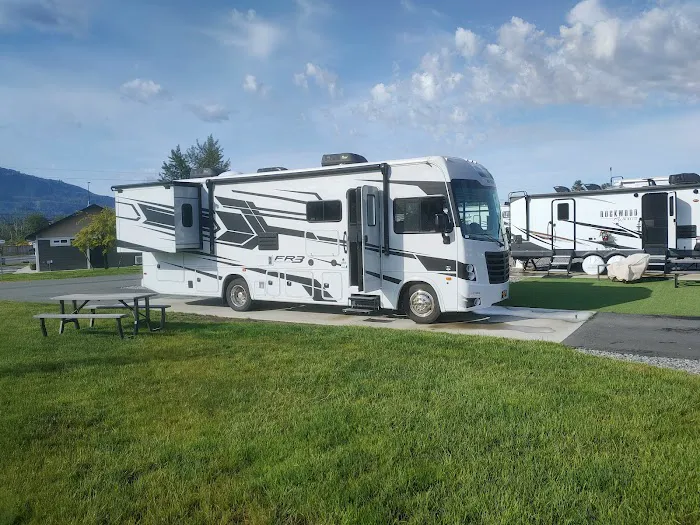 Cascades RV Resort Picture 10