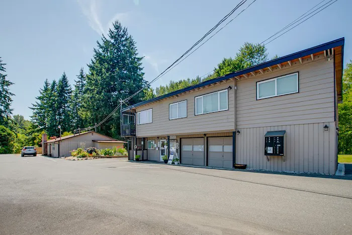 Country Club Estates Picture 1