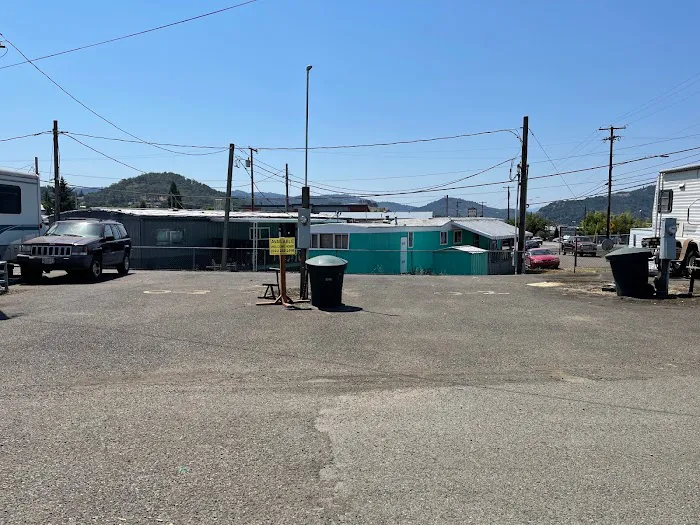 Roseburg Mobile Home & RV Park Picture 9