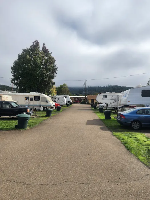Alameda Ave Trailer Park - Roseburg Mobile Home & RV Park Picture 7