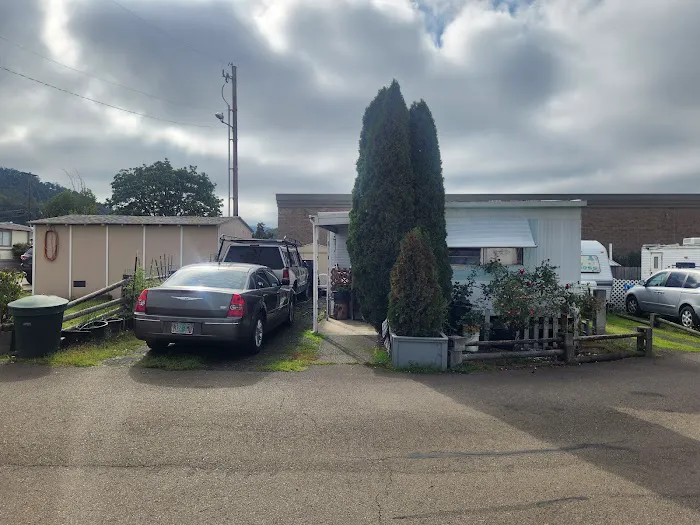 Alameda Ave Trailer Park - Roseburg Mobile Home & RV Park Picture 2