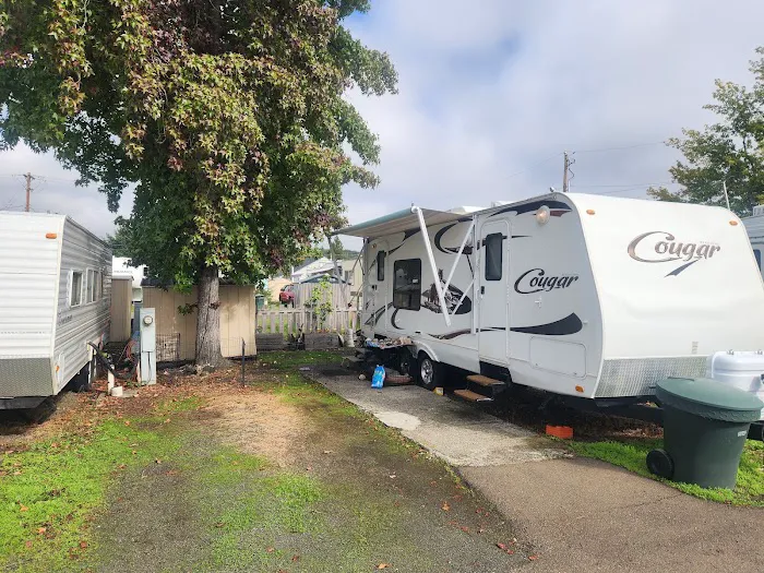Alameda Ave Trailer Park - Roseburg Mobile Home & RV Park Picture 5