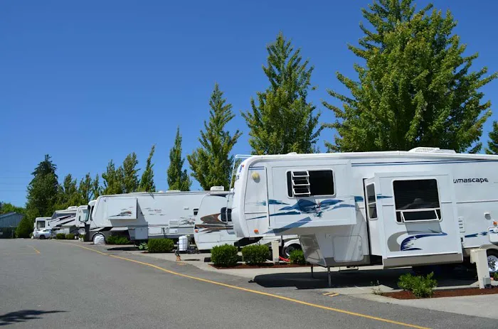 Maple Grove RV Resort Picture 6