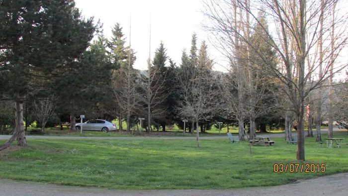Umpqua Safari RV Park Picture 6