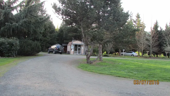 Umpqua Safari RV Park Picture 5