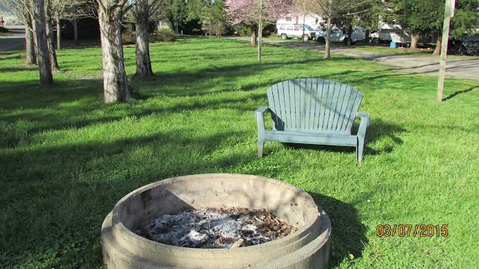 Umpqua Safari RV Park Picture 1