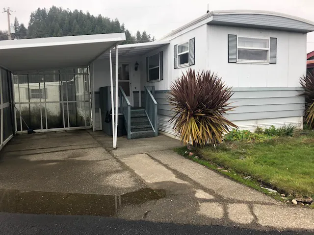 Umpqua Mobile Village Picture 7
