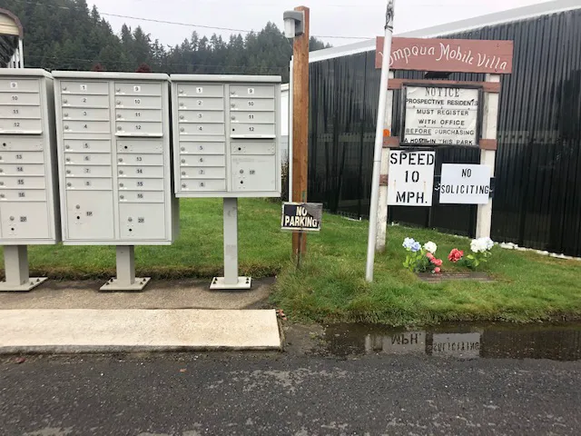 Umpqua Mobile Village Picture 5