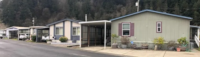 Umpqua Mobile Village Picture 2