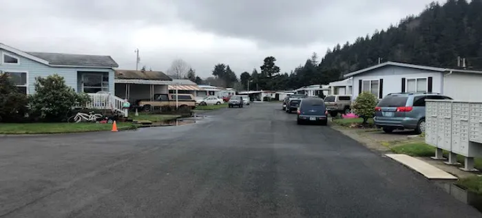 Umpqua Mobile Village Picture 3
