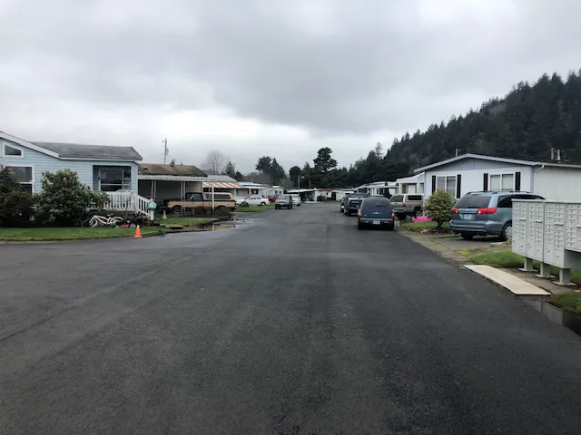 Umpqua Mobile Village Picture 1