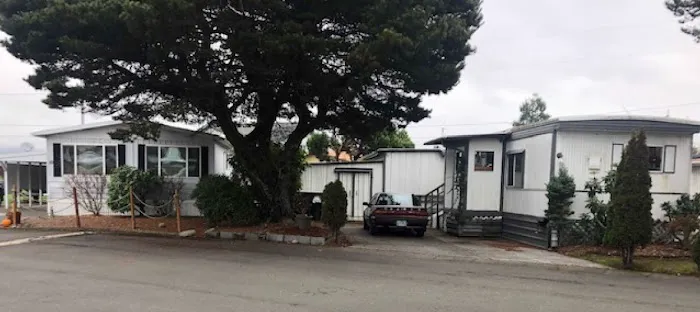 Umpqua Mobile Village Picture 10