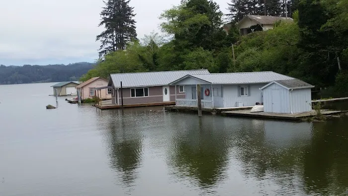 Lake's Edge RV Park & Marina Picture 7